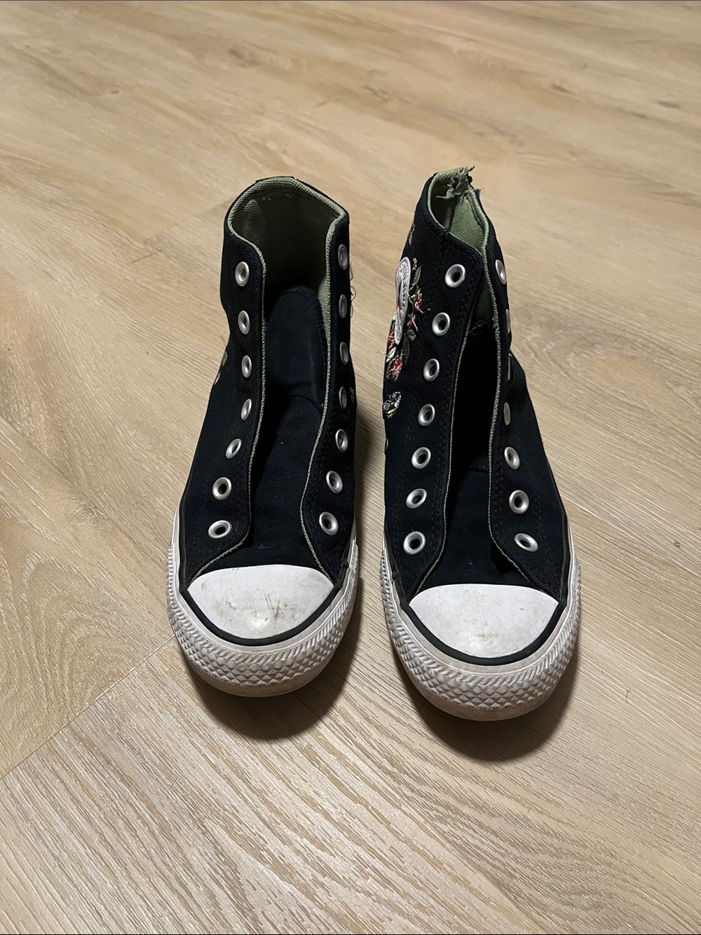 Converse Black High Tops Embroidered Strawberry Size 7 - Picture 3 of 10
